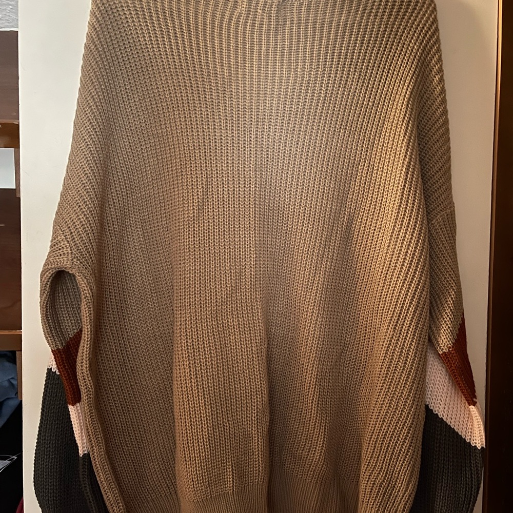 Oversized Sweater With Color Block Sleeves - image 3